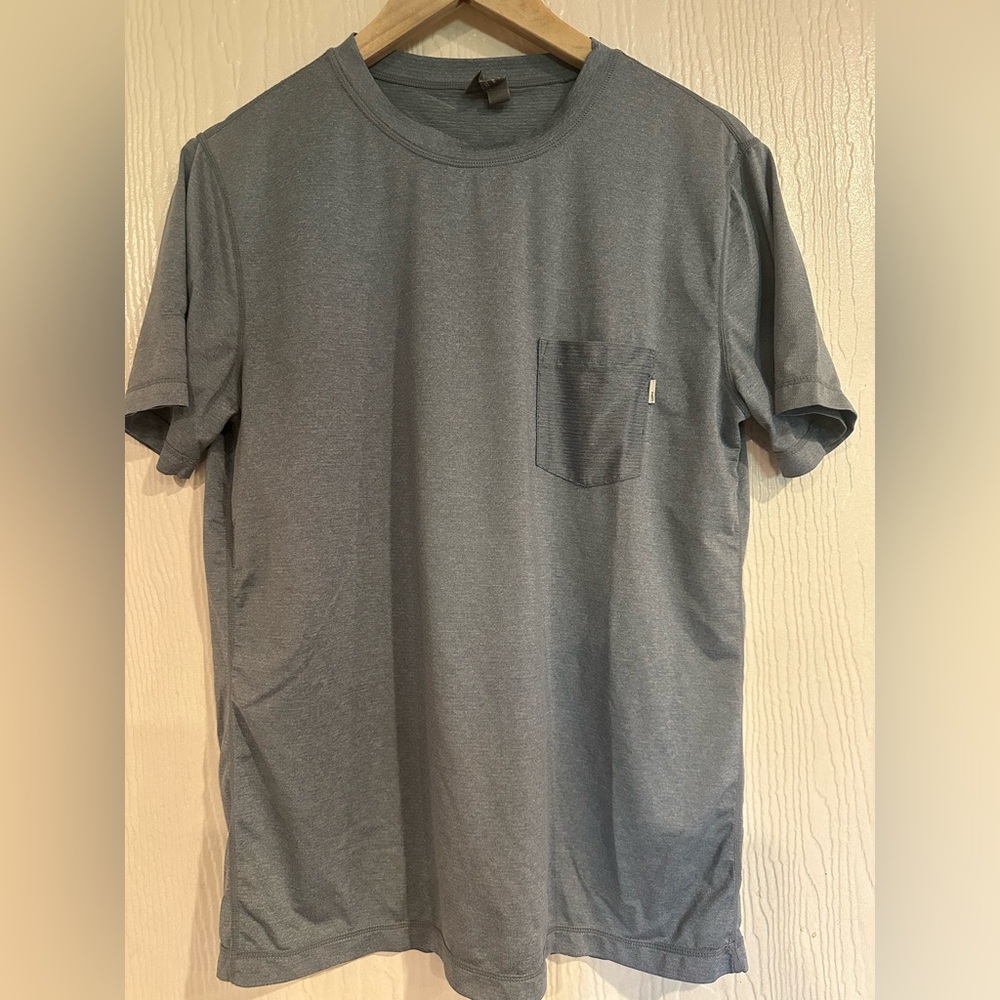 Vuori Trade Wind Performance Tee Men’s Small  Heathered Blue/Grey